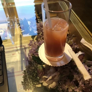 ミーティングルーム
ジュースを出していただいた