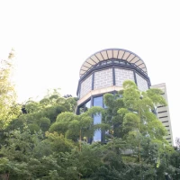 会場北側からの外観