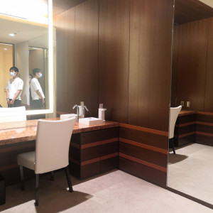 控え室もシンプル
新郎新婦別です。|576101さんのインターコンチネンタルホテル大阪の写真(1134109)