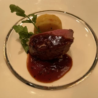 お肉は舌の肥えた私にとって中の上レベル！申し分ないです！！！