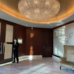 ホテル内あちこちにシャンデリアが飾られています|576167さんのシャングリ・ラ 東京の写真(1373593)