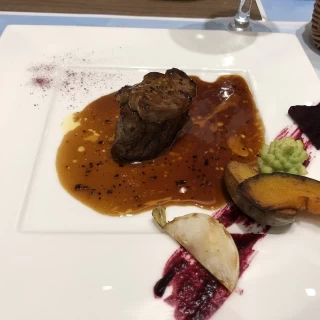 メインのお肉料理、
ロッシーニ。