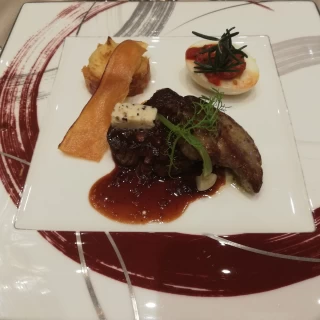 メイン料理らしいボリュームのあるお料理でした