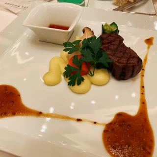 メインの肉料理
