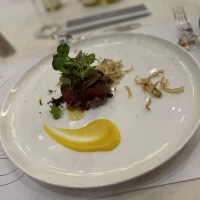 肉料理がとても美味しく、当日も迷わず選びました。