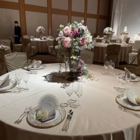 天井の高い披露宴会場