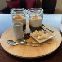 ウェルカムドリンクにダルゴナコーヒーを出していただきました。