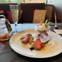 ローストビーフは上質で食べ応えがありました。