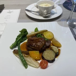 牛フィレ肉とフォアグラのロッシーニ風