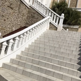 チャペル外の階段