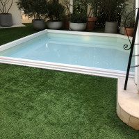 ガーデンのプール