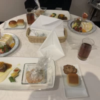 新郎新婦の食事