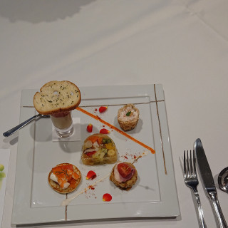試食時和洋折衷の前菜