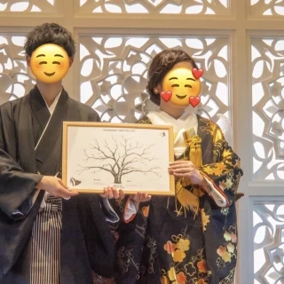 結婚証明書にサインをしてウェディングツリーを使用