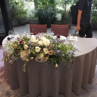 グレー、パープルでシックな雰囲気