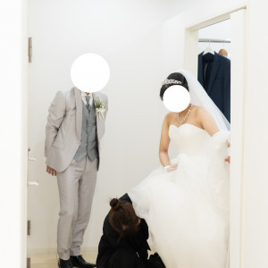 メイク室から出ているところです。|577112さんの小さな結婚式 千葉チャペルの写真(1148612)