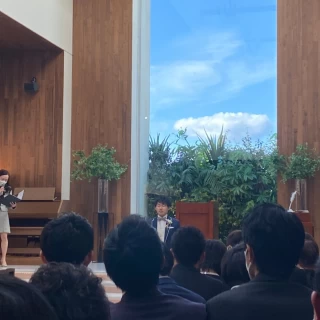 空に向かって誓うチャペル