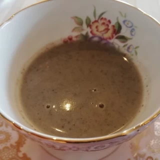 トリュフのスープ　一口飲むと口の中に豊かな香りが広がります