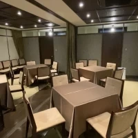 真ん中をカーテンで仕切ることもできるそう