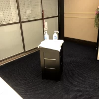 披露宴会場の入り口に感染対策として消毒液が置かれていました