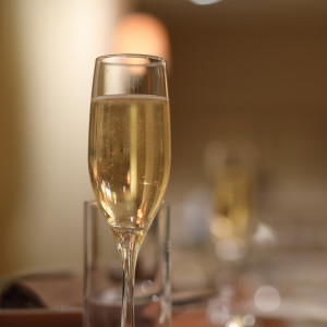 乾杯は全員スパークリングワインで行いました|577574さんのホテル日航アリビラ ヨミタンリゾート沖縄の写真(1144279)