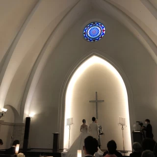 チャペルの祭壇。
人が立つとこんな感じ。