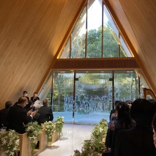 このように滝が流れます