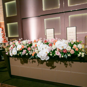 メインテーブル装花|577693さんのホテルメトロポリタン 〈JR東日本ホテルズ〉の写真(2028292)
