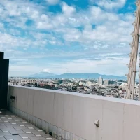 最上階スカイガーデンからの眺め。晴れた空に富士山は絶景。