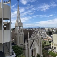 富士山をバックに大聖堂の写真を撮れ、景色もおもてなしになる
