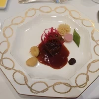 牛脛肉の煮込み　赤ワインのソース　ニョッキ添え