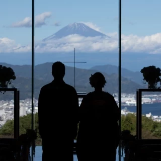 和装ですが、チャペルで体重米を両親に贈呈しました。