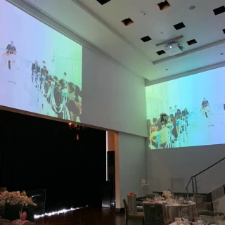 披露宴会場のプロジェクター