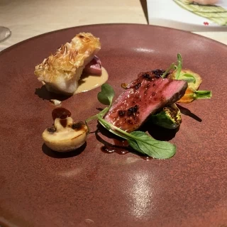 黒毛和牛のステーキ
鯛の鱗焼き