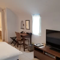 当日はこちらの部屋で新郎新婦共にドレスアップ&メイク！