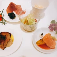 前菜の盛り合わせ。見た目も美しく美味しかったです。