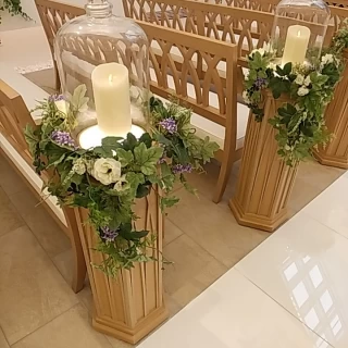 花や葉など自然が所々に。