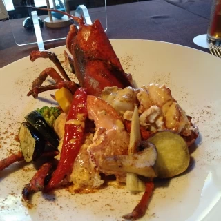 料理がとても美味しく、登場する演出も素敵でした！