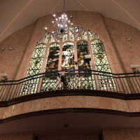 大聖堂のステンドグラス、入り口の上側
