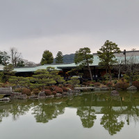 庭の方から見た披露宴会場(会館)