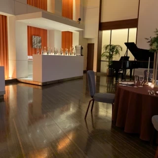 会場内にバー、オープンキッチン、ドルチェコーナーがありました