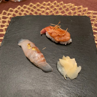 本マグロ、真鯛の昆布締めお寿司です。