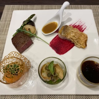 試食の料理（3枚目）。デザイン性も抜群です。