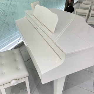 チャペルのオルガン、生演奏が可能。