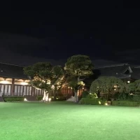 会場から見える庭園