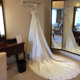 新郎新婦は別の部屋でのお支度とのこと。