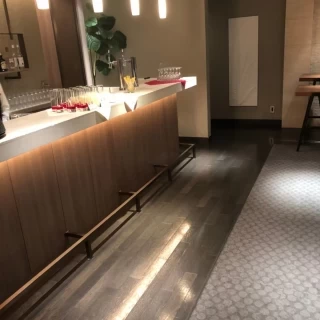お洒落なバーカウンターです。