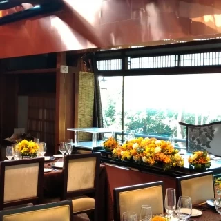 高砂の後ろが大きな窓で緑が映えていていい雰囲気でした