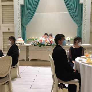 アクアブルーを基調とした爽やかな印象の会場です。