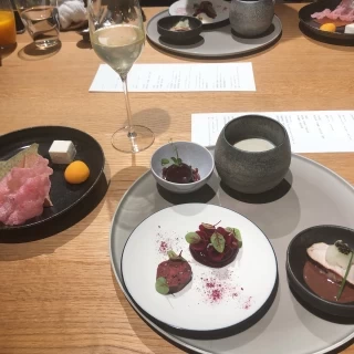 、